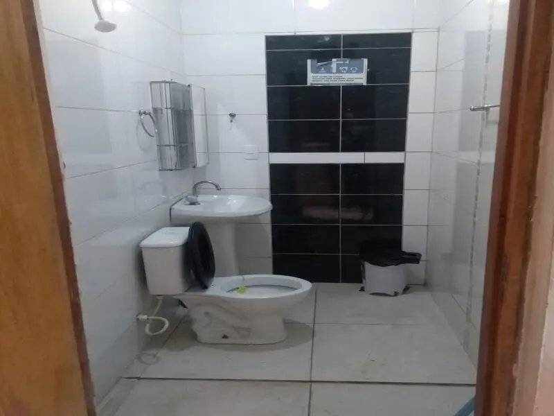 Banheiro coletivo do Hostel Gentil Braga
