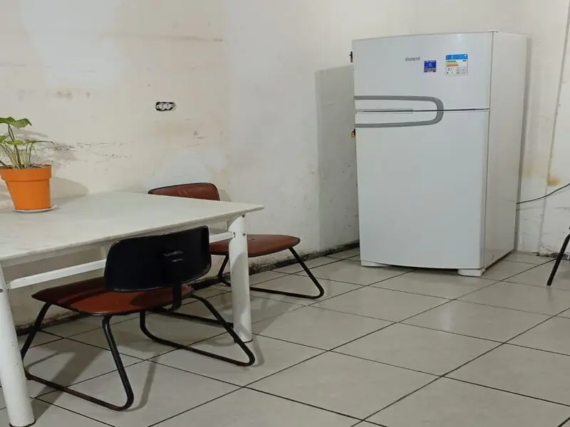 Cozinha coletiva liberada para hóspedes a qualquer hora